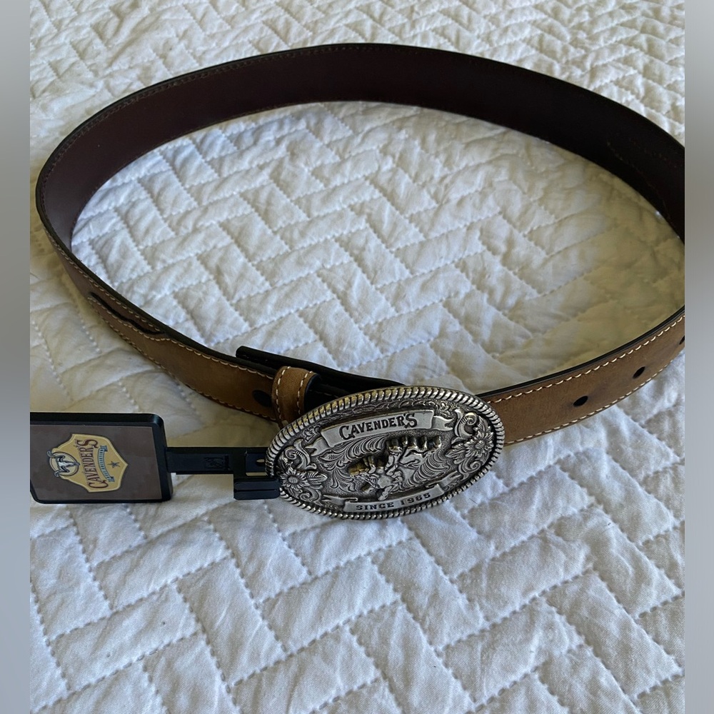 Cavender’ Learger belt with buckle